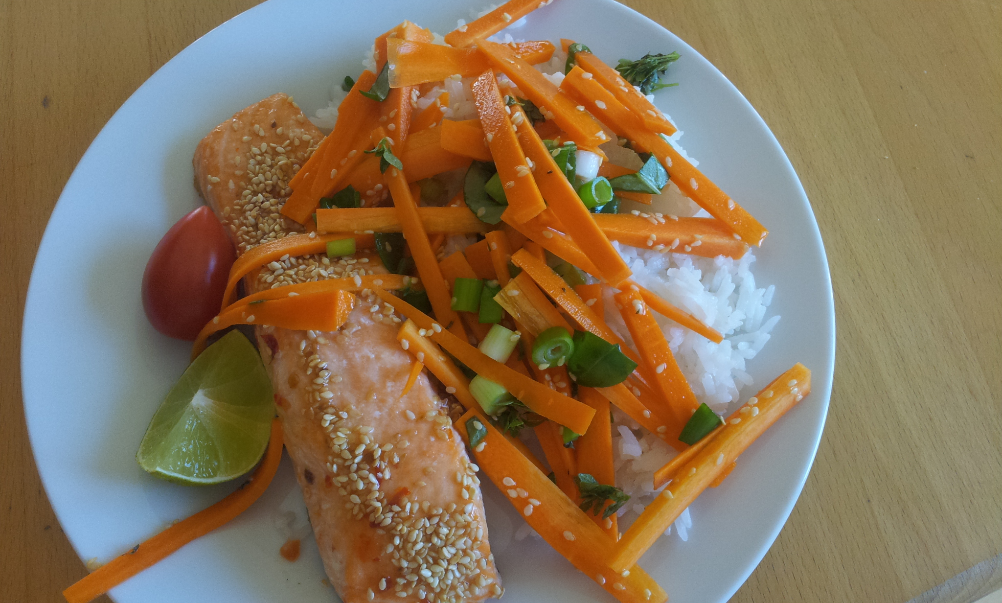 Glaserert laks og asian-salat Glaserert laks og asian-salat